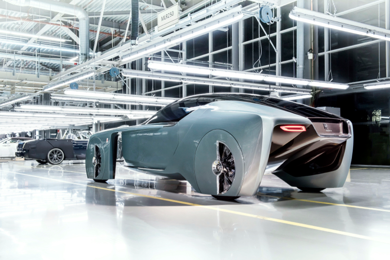 Illustration for article titled The Rolls-Royce 103EX Is A Bizarre Retro Gaze Into A Square-Wheeled Future